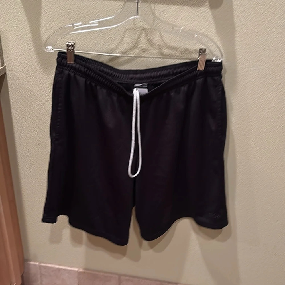 Champion Men's Basketball black shorts - Picture 2 of 7